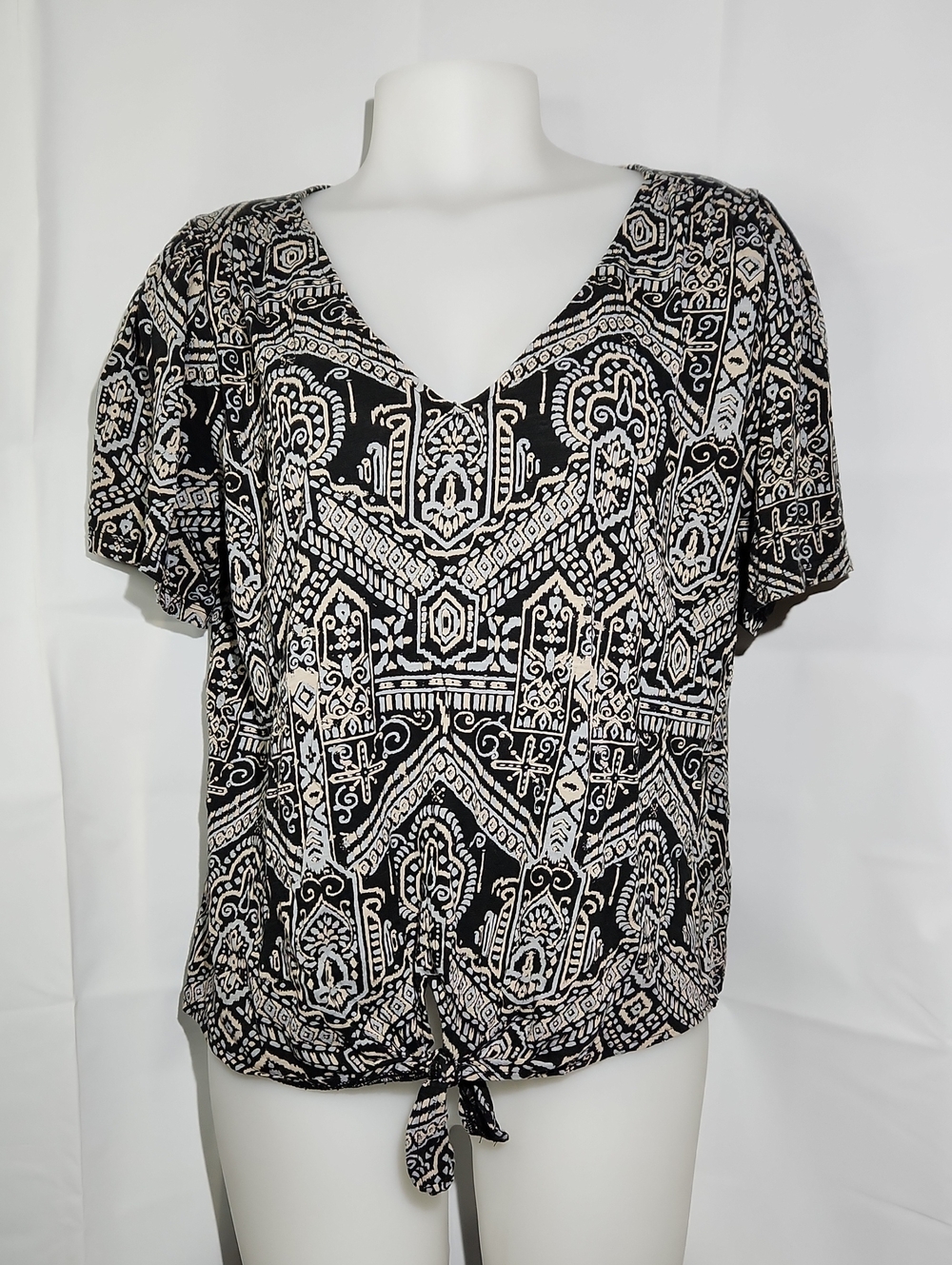 Lucky Brand Black & Cream V-Neck Tie-Front Paisley Flowy Blouse - Large